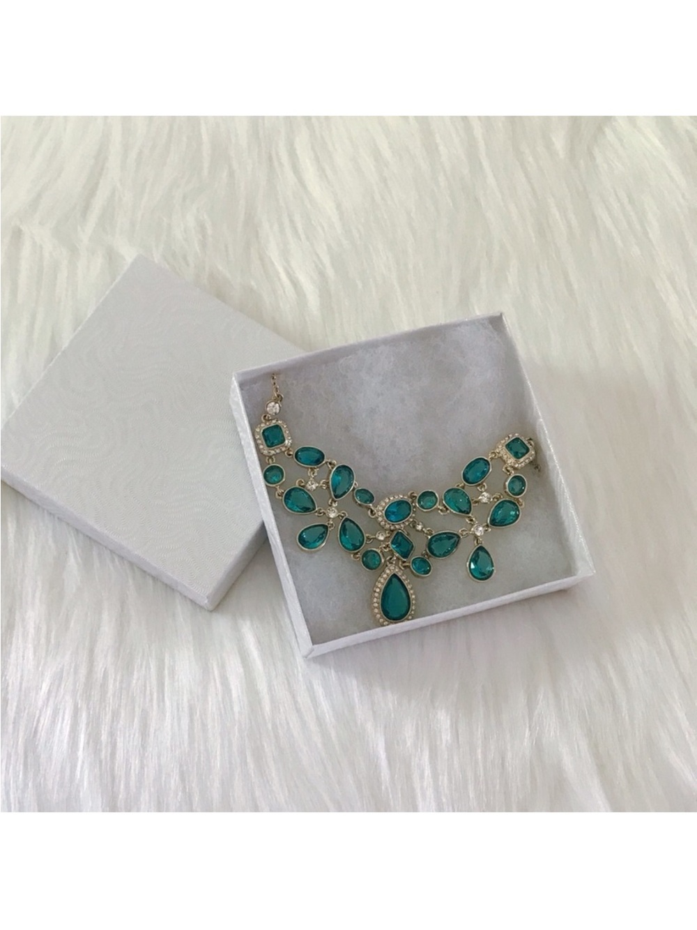 CAROLEE Gemstone Crystal Statement Necklace Gold - Picture 5 of 11